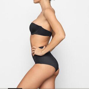 SKIMS Fits Everybody High Apex Bra